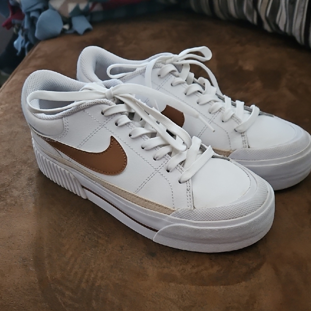 Nike Legacy Sneakers